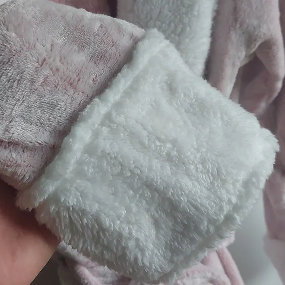 New Pink Medium Robe - Picture 4 of 7